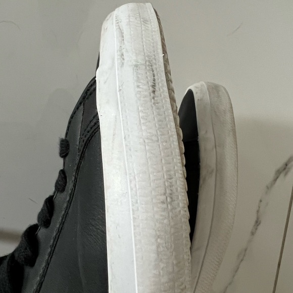 Lacoste men’s Larond black sneakers - Picture 7 of 7